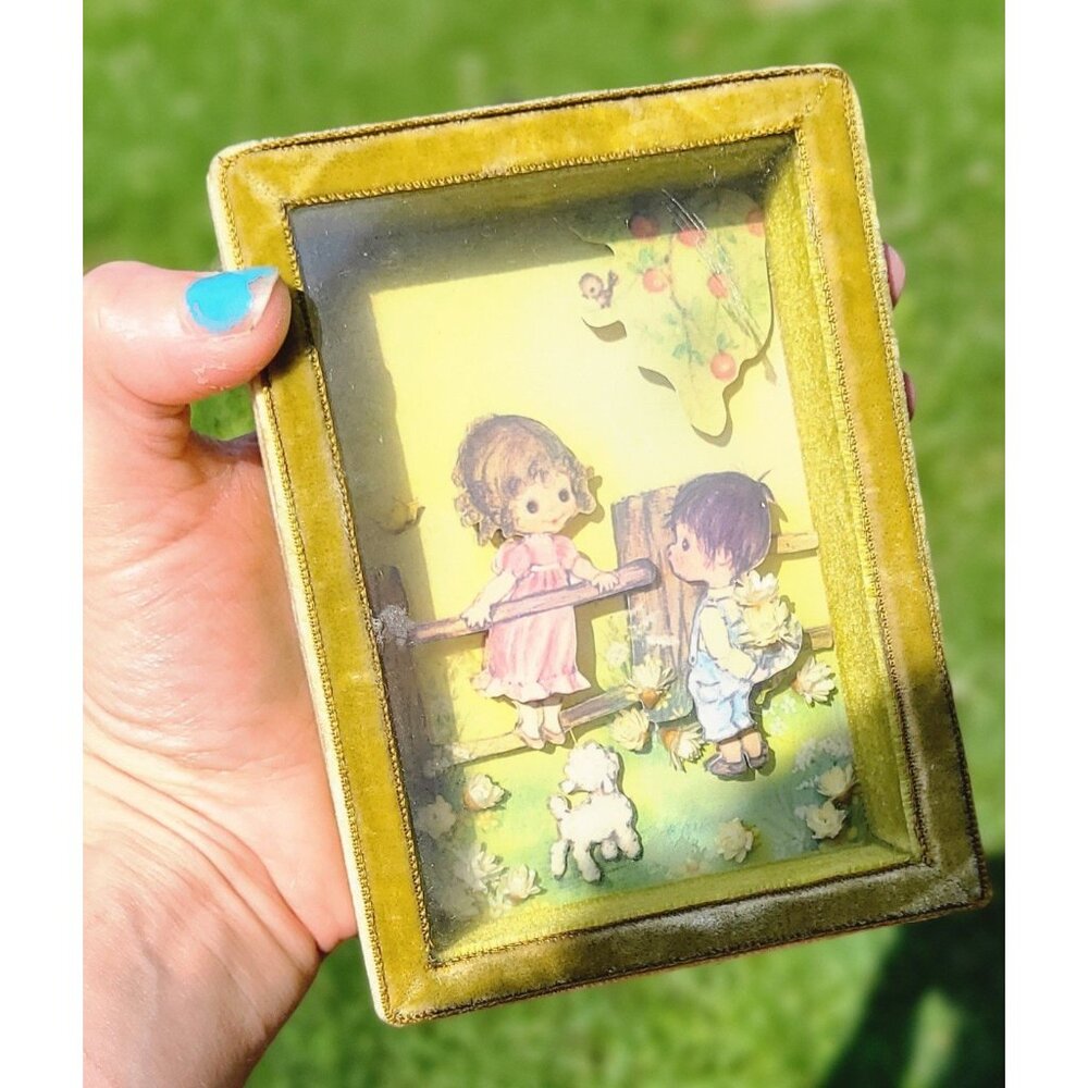 Adorable Vtg 70's 3D Layered Paper Art